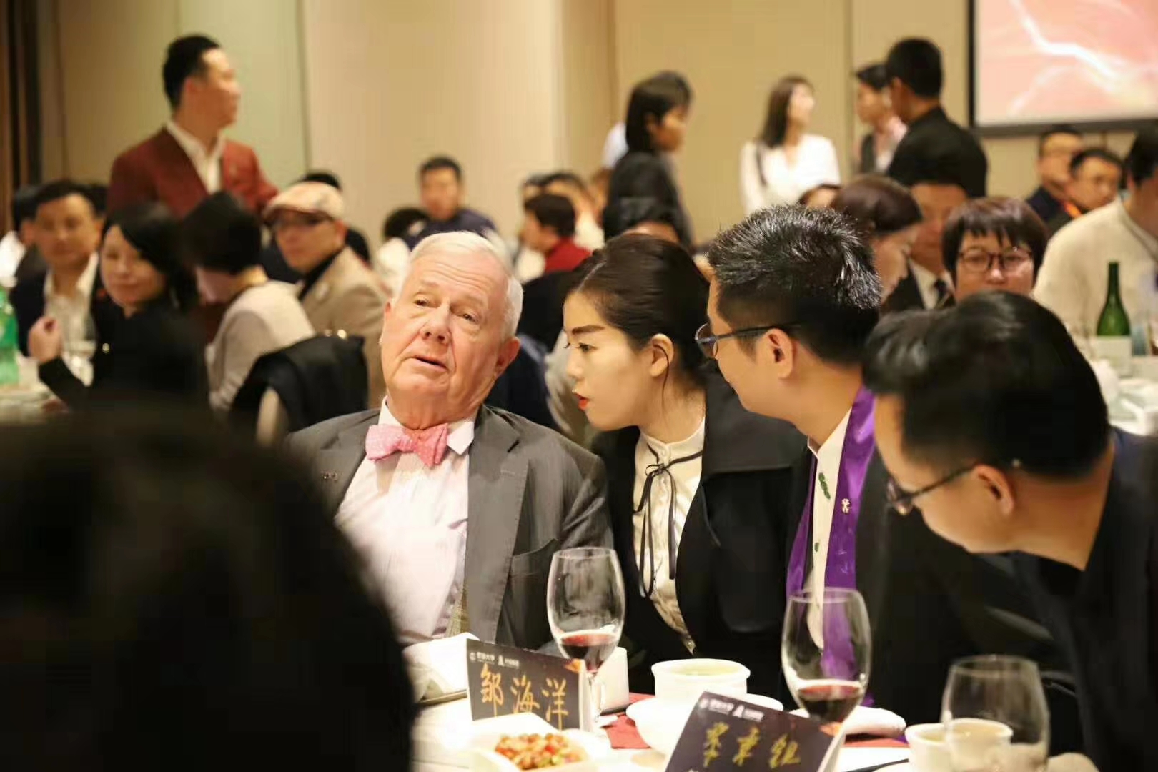 英語會議口譯一個小時多少錢_按什么標準收費 英語會議口譯一個小時多少錢_按什么標準收費