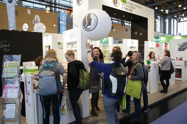 米蘭展會(huì)陪同一天多少錢?是如何來收費(fèi)的