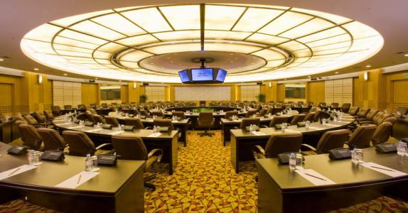 同聲傳譯服務價格是多少？權威翻譯一天多少錢？