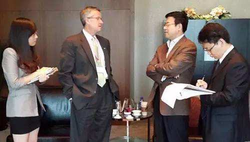 商務陪同翻譯每天費用多少？不足一天如何算費用？